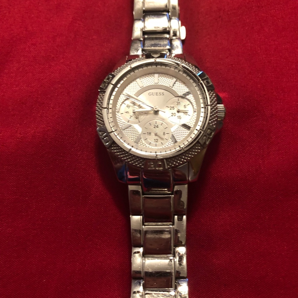 LADIES LARGE FACE GUESS WATCH LIKE NEW CONDITION